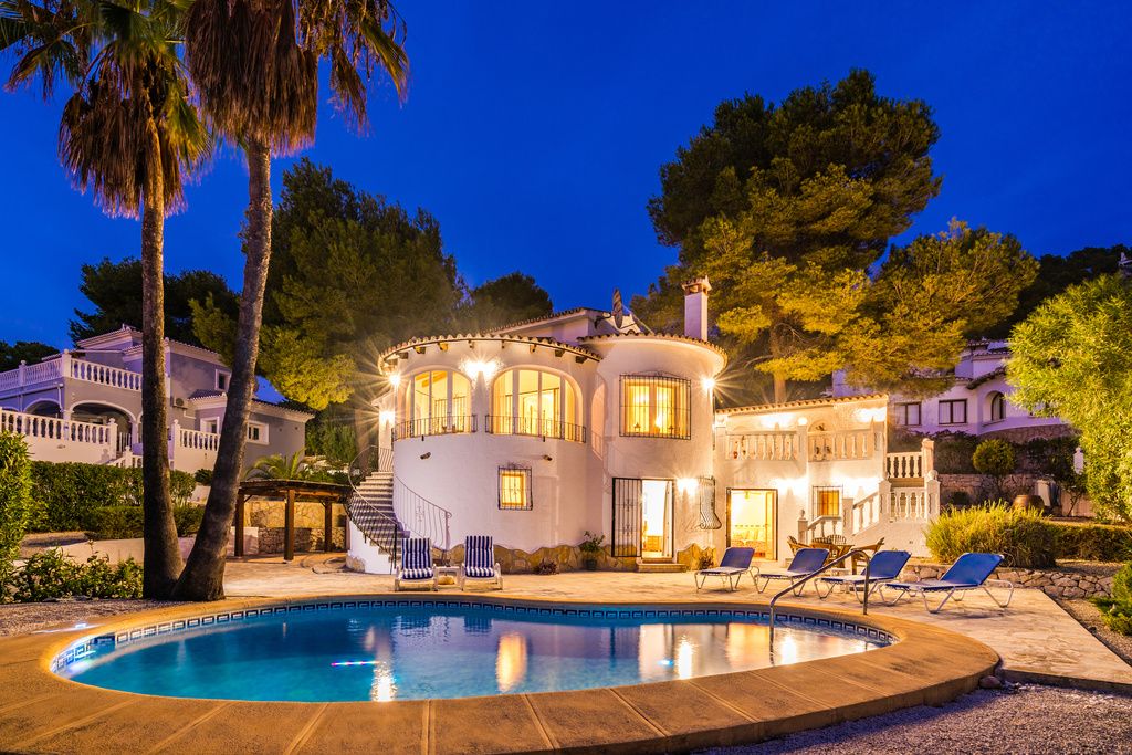 Charming villa for sale in Moraira