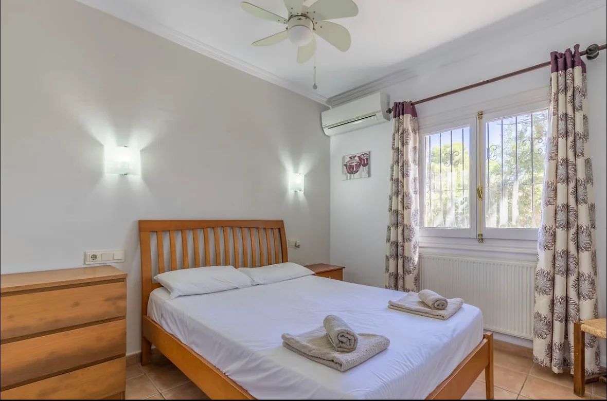 Chalet con 9 dormitorios a la venta en Moraira