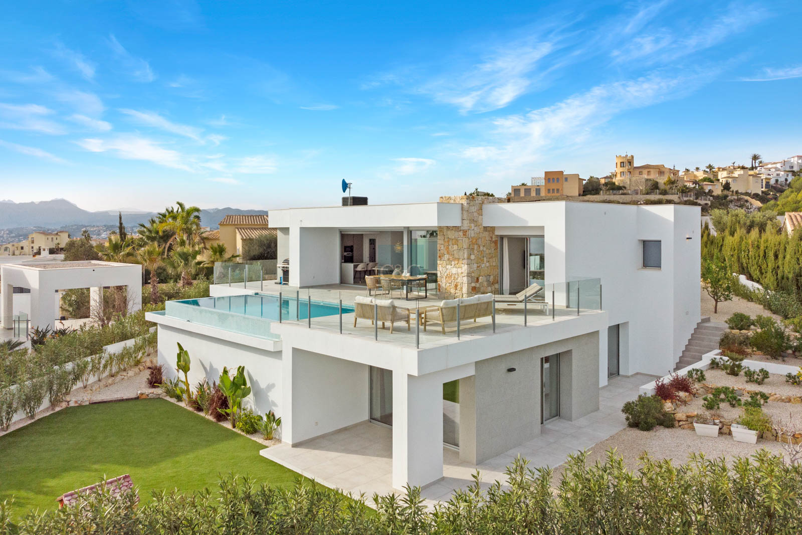 Kant-en-klare luxe villa te koop in Cumbre del Sol