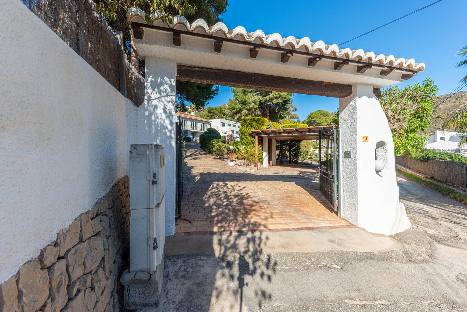 Unieke kans! Villa te koop in El Portet op een dubbel perceel