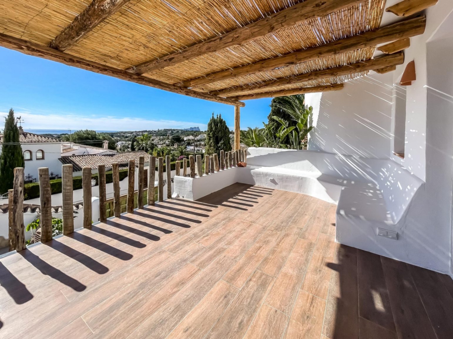 Villa in Ibiza-stijl te koop in Moraira