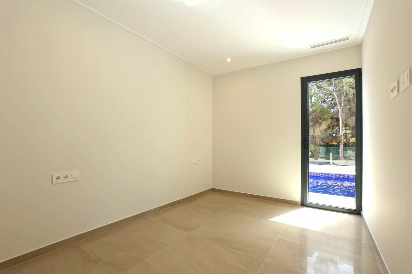 Chalet de obra nueva a la venta en La Fustera